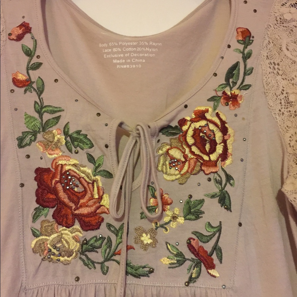 So Soft Tunic Styled Top with Lace Sleeves Tie Neck - Picture 4 of 6
